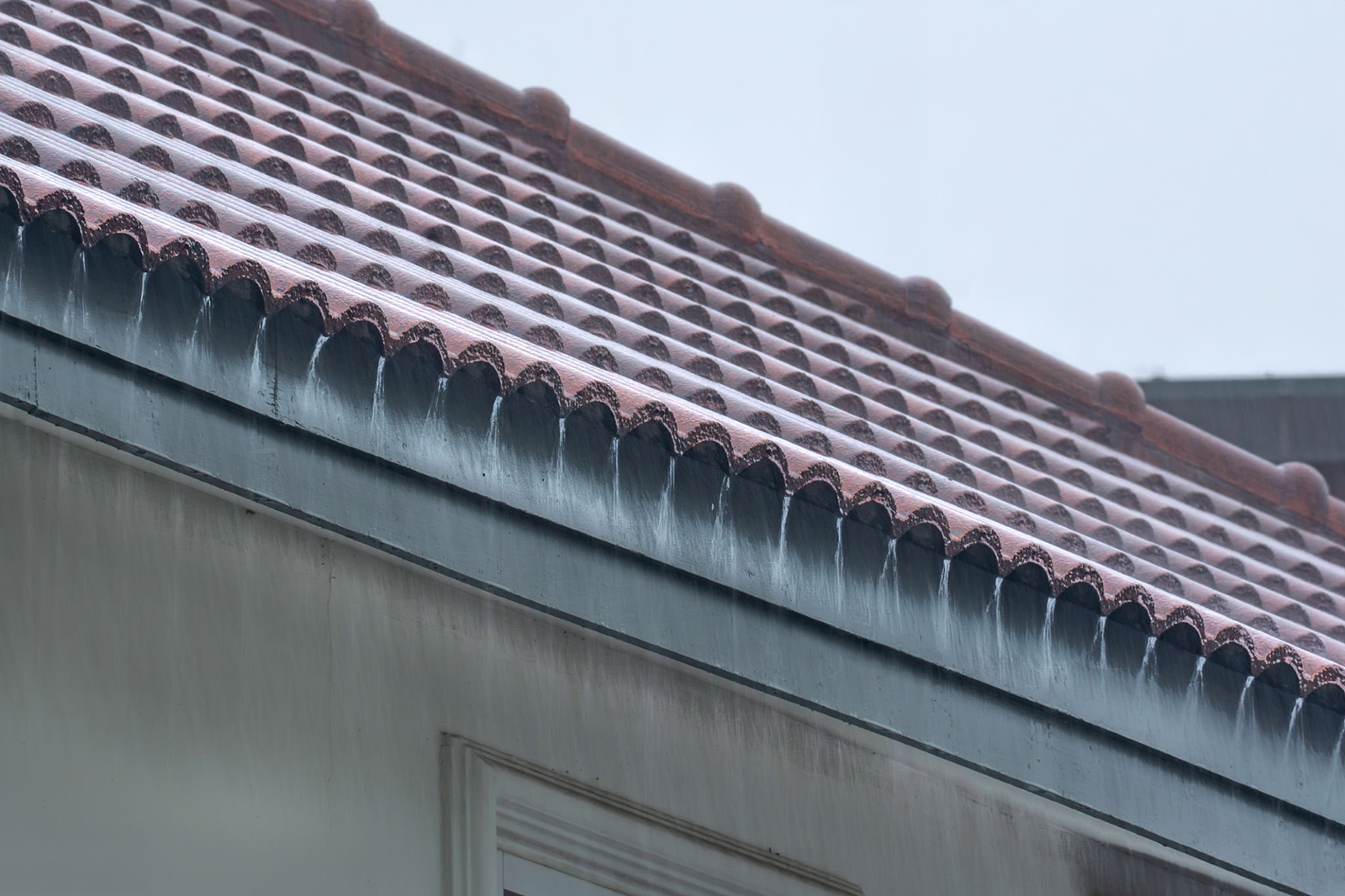 Damaged tile roof underlayment causing roof leak in Arizona home